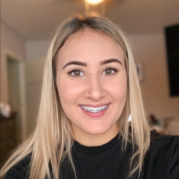 Meet your Posher, Vanessa - Picture 1 of 1